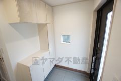 たっぷり収納できるシューズボックス付きなので、家族全員の靴がきれいに整頓できます。