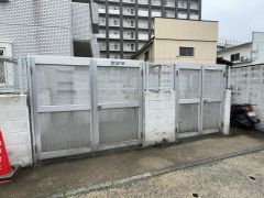 しっかりと扉の閉まるゴミ置き場。ゴミが散らかる心配もありません。