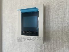 防犯性、セキュリティ対策に安心できるテレビモニター付きインターフォンです。セールスマン対策にもなり安心できます。
