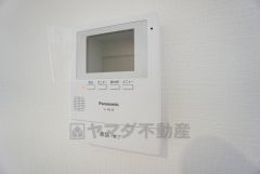 防犯性、セキュリティ対策に安心できるテレビモニター付きインターフォンです。セールスマン対策にもなり安心できます。