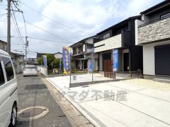 前面道路南側4ｍに面しています。
