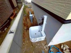 外水栓があるので、お子様のプール遊びやアウトドア用品の洗浄にも便利です。