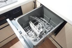 炊事時間を大幅に短縮できる食器洗浄乾燥機付き＾＾食器を洗う手間が減るので家族とのコミュニケーションの時間や自分の時間が増えますね。