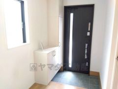 たっぷり収納できるシューズボックス付きなので、家族全員の靴がきれいに整頓できます。