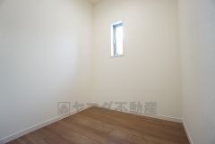 キッチン大型ストレージ。日用品や備蓄品の収納に便利ですね＾＾