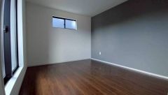 家具を選ばないナチュラルなフローリングとシンプルなクロスです＾＾