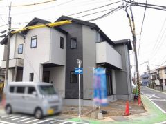 北東側約6ｍの公道に面しています。