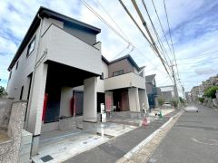 南側約7.3ｍの公道に面しています。