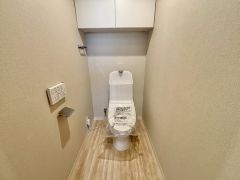 ウォシュレット、暖房便座、節電・節水機能など、使い勝手のよい高機能トイレです。