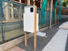 容量も大きく、大きな郵便もしっかり受け取れる郵便受けです。ダイヤルロックもついているので防犯面も安心です。