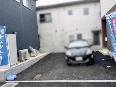 カースペースは2台分確保＾＾ご夫婦で1台ずつ所持されているご家庭も、来客時も安心ですね。 並列で駐車できるのでお車を入れ替える必要もありません＾＾