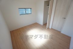 家具を選ばないナチュラルなフローリングとシンプルなクロスです＾＾