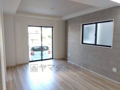 断熱性能の窓ガラスを採用。省エネ、光熱費カットにも貢献します。 夏は涼しく、冬は暖かく快適に過ごせます。