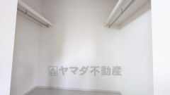 大容量のウォークインクローゼット。季節ごとのお洋服全てを収納できるので、衣替えも楽になりますね＾＾