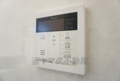 お湯張り、追い炊き、足し湯がボタン一つで楽々操作できる給湯機リモコン