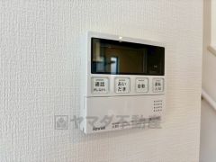 キッチン横からお湯張り、追い炊き、足し湯がボタン一つで楽々操作できる給湯機リモコンです＾＾