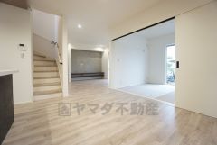 リビングとダイニングの空間が仕切りやすい形＾＾生活にメリハリが付きそうです＾＾
