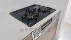 3種類の料理が同時に調理できる、3口ガスコンロ。忙しい夕食の支度時間が短縮できて効率よくお料理が楽しめます。