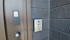 かざすだけで開閉できる、タッチキー採用の玄関。お買い物帰りで、両手がふさがってきても簡単に中に入れます＾＾