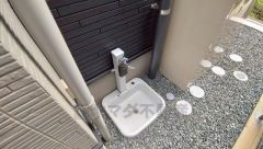 あると便利な外水栓。ガーデニングに、洗車に、泥遊びやペットの散歩の後に。
