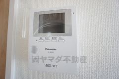 防犯性、セキュリティ対策に安心できるテレビモニター付きインターフォンです。セールスマン対策にもなり安心できます。