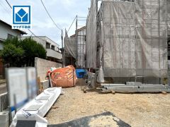 1号棟 LDKは18帖。2階ホールにファミリークローク付き・全室収納付き。 カースペースは3台分です＾＾