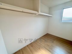 大型のWIC＾＾2階2部屋に完備されているので収納力が高いお家です。お洋服好きのご家族や衣装持ちの方にもおすすめです。