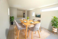 （家具はCGによるイメージとなります） キッチンからも会話が弾みそうなダイニングです＾＾お友達や親せきをお招きするのも楽しみになりますね＾＾