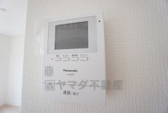 防犯性、セキュリティ対策に安心できるテレビモニター付きインターフォンです。セールスマン対策にもなり安心できます。