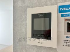 防犯性もばっちり、TVモニター付きインターホン完備。大きなモニターで玄関先を確認できます。録画機能が付いているので不在時の訪問者も確認できて安心です＾＾