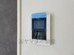 防犯性、セキュリティ対策に安心できるテレビモニター付きインターフォンです。セールスマン対策にもなり安心できます。