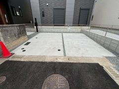 カースペースは2台分。