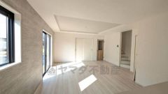 18.1帖のリビングは長方形で家具が配置しやすい間取りとなっています。 お気に入りの家具とインテリアで素敵な部屋を作りましょう＾＾