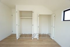 住む人のこだわりを活かす洋室＾＾ クローゼットもあり荷物もすっきり片付けられ、ゆとりのある暮らしが出来ます＾＾