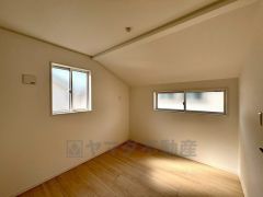 家具を選ばないナチュラルなフローリングとシンプルなクロスです＾＾