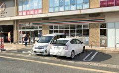セブンイレブン　九大学研都市駅前店まで徒歩11分