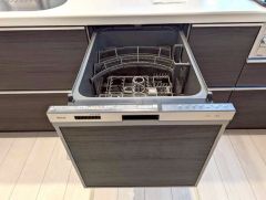 炊事時間を大幅に短縮できる食器洗浄乾燥機付き＾＾食器を洗う手間が減るので家族とのコミュニケーションの時間や自分の時間が増えますね。