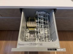 炊事時間を大幅に短縮できる食器洗浄乾燥機付き＾＾食器を洗う手間が減るので家族とのコミュニケーションの時間や自分の時間が増えますね。