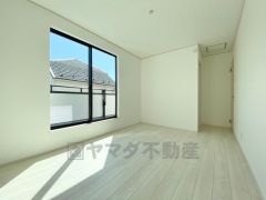 バルコニーに面した7帖の洋室です。