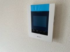 防犯性、セキュリティ対策に安心できるテレビモニター付きインターフォンです。セールスマン対策にもなり安心できます。