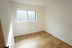 家具を選ばないナチュラルなフローリングとシンプルなクロスです＾＾