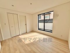 バルコニーに面していて日当たりがよく、寝室としての利用もおすすめです＾＾