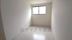 家具を選ばないナチュラルなフローリングとシンプルなクロスです＾＾