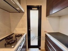 あると便利な勝手口付き。角部屋だからこそ実現できるポイントです＾＾