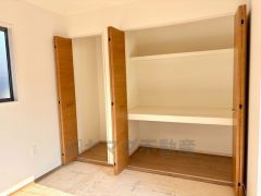 1階和室収納。 リビングの続きのお部屋なので家事の道具や急に必要になるものも収納できて便利です。