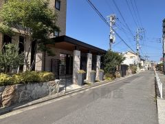 一方通行で交通量が少ないので出入りもしやすいですよ