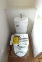 ウォシュレット、暖房便座、節電・節水機能など、使い勝手のよい高機能トイレです。