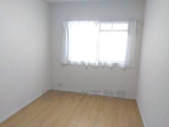 家具を選ばないナチュラルなフローリングとシンプルなクロスです＾＾