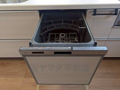 普通に食器洗いをする時より水道代が70％ほど削減できます。夜お休みになるときに食洗器を利用すれば朝起きた時には食器が綺麗になっていますので便利です。