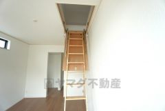 小屋裏収納付き。